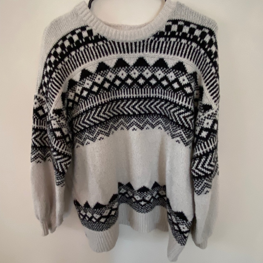 American Eagle (S) Knit Cream and Black Sweater